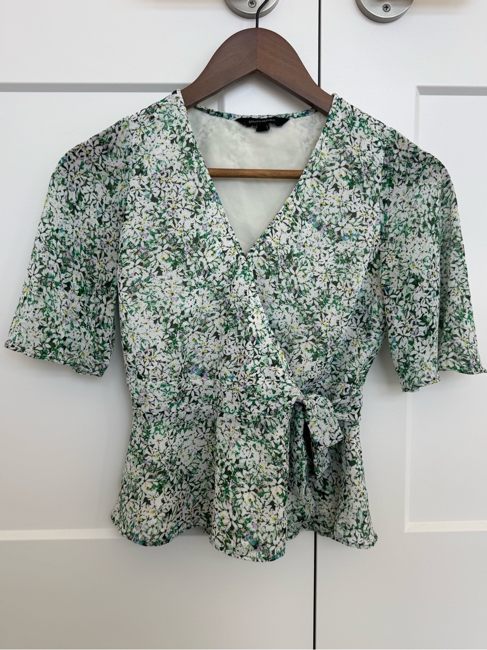 Banana Republic White and Green Floral Tie-Waist Wrap Blouse